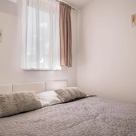 By Pyramid - Michal *