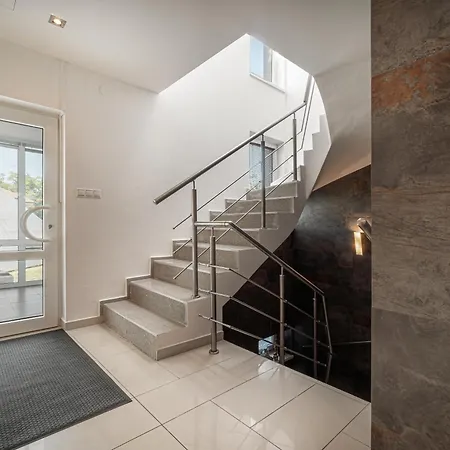 By Pyramid - Michal Apartmán